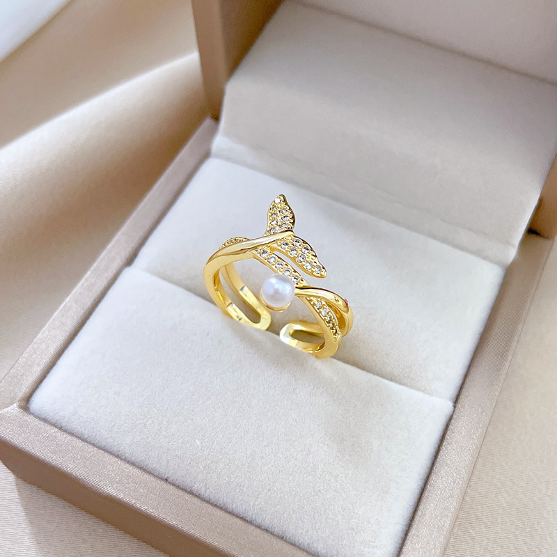【 Real gold electroplating 】 Open fishtail pearl fashionable slightly inlaid light luxury ring index finger ring, the same style as Internet celebrities, cold style Application Scenario