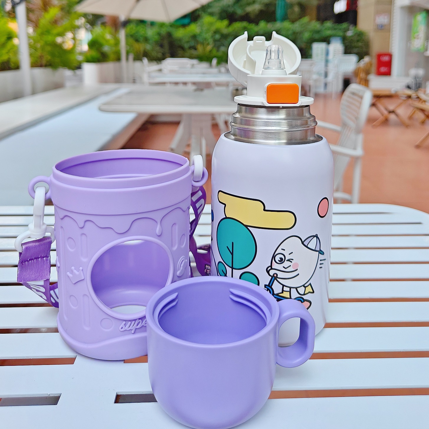 New cute insulated cup, portable one-lid dual-purpose water bottle for kindergartens, anti-drop slanted span outdoor stainless steel cup Application Scenario