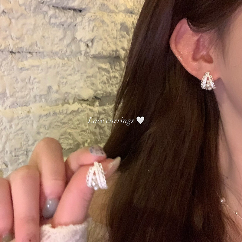 Micro-inlaid zircon lace pearl stud earrings for women, French style, simple design sense earrings, light luxury and high-end earrings full figure