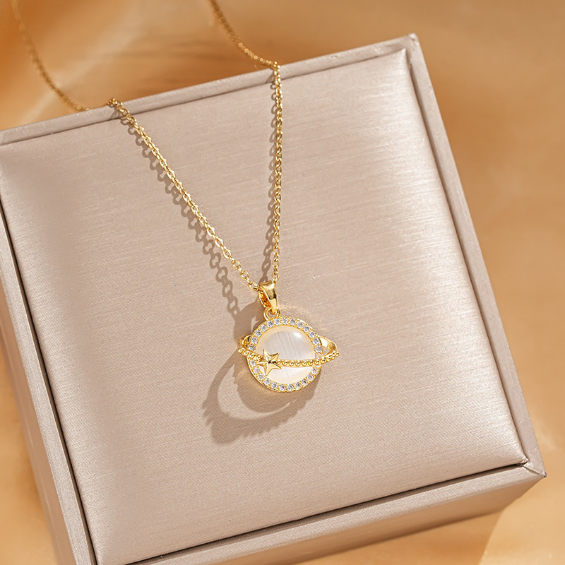 The cat's Eye Planet series pendant titanium steel necklace is a fashionable, simple and versatile collarbone chain accessory with a sense of style and design details Picture