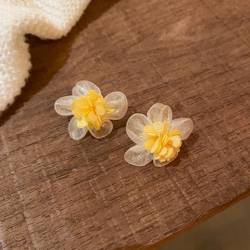 Gentle style, super fairy-like fabric flower earrings, fashionable, fresh and versatile, the same flower bud stud earrings as Internet celebrities, sweet earrings Application Scenario