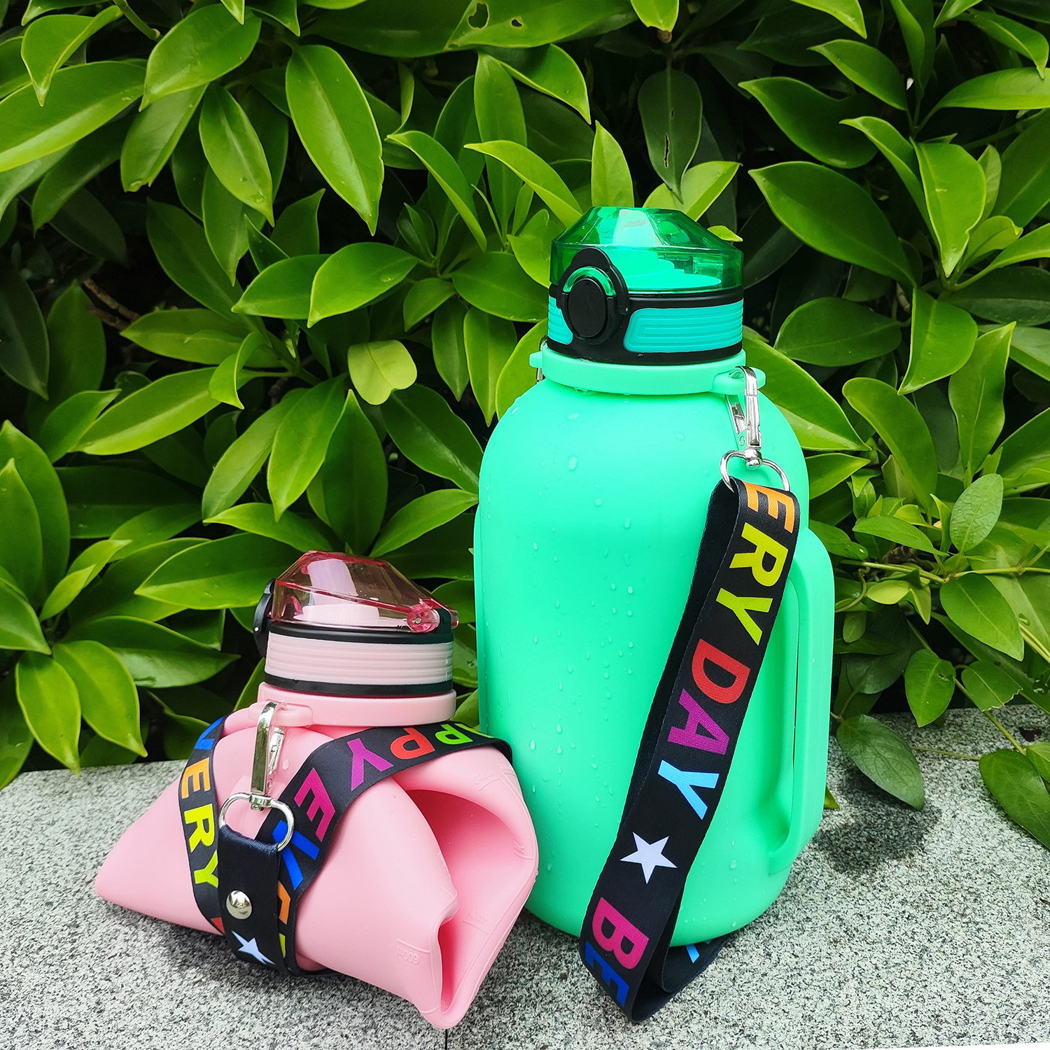 Portable half-gallon 2L large-capacity outdoor sports non-toxic silicone foldable spout water bottle with shoulder Application Scenario