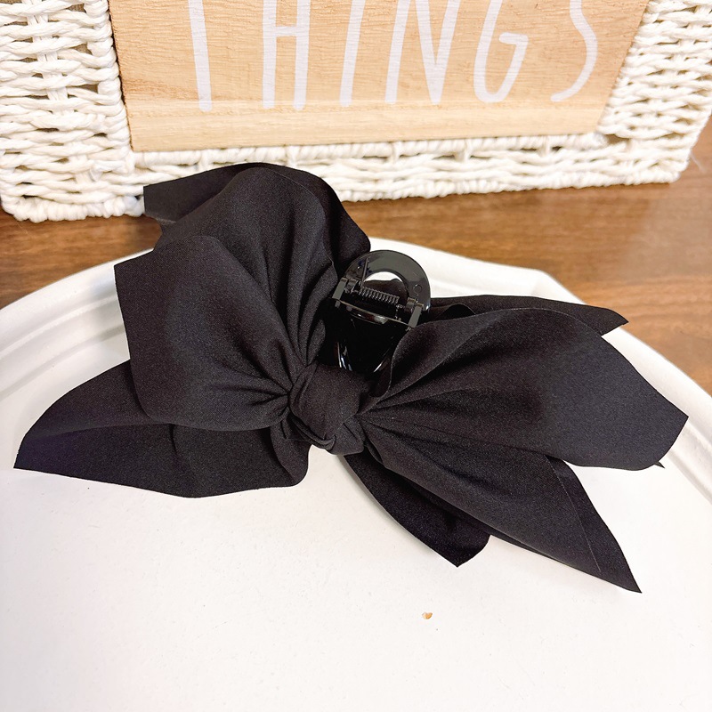 Black large bow clip, forest-themed princess on the run, hairpin at the back of the head, headpiece, shark clip, large hairpin details Picture