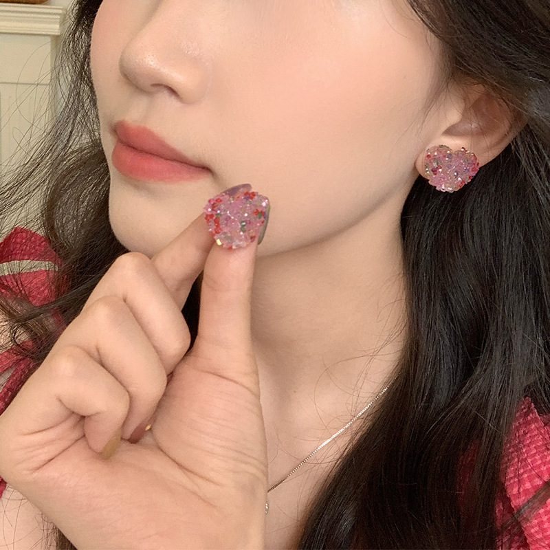 Dopamine colored resin tassel heart-shaped earrings, super fairy-like sweet and elegant stud earrings, versatile design sense earrings Specification drawing
