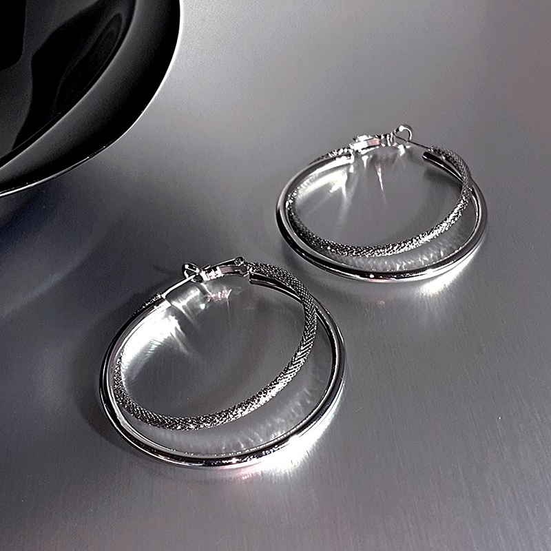 Simple and cold style double-ring large earrings for women, new trendy and individual earrings in 2025, elegant and high-end, round face stud earrings details Picture