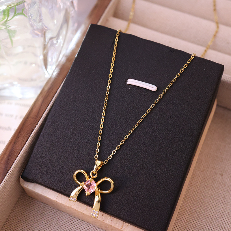 A light and luxurious pink bow titanium steel necklace, a fashionable and niche design for women, a popular collarbone accessory with a high-end feel Application Scenario