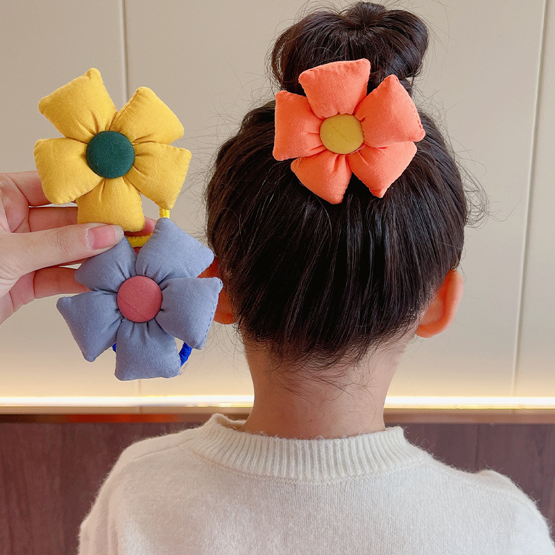 Candy-colored large flower children's hair accessory, large hair tie, popular new hair band, girls' high ponytail tied hair accessory Application Scenario