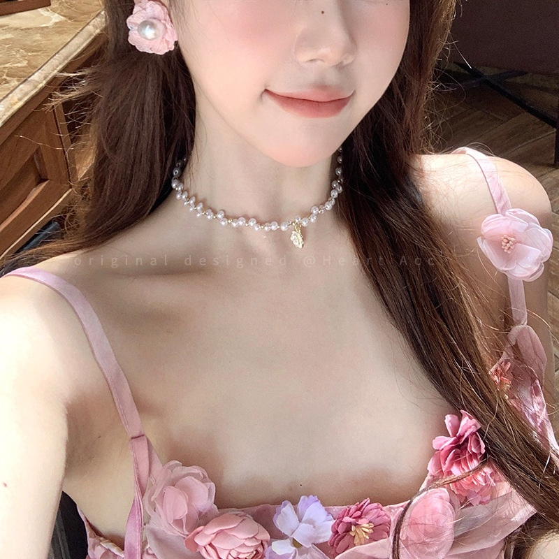 Dopamine pink rose stud earrings for girls, sweet and girlish pearl earrings, high-end and elegant 2025 new style earrings Application Scenario