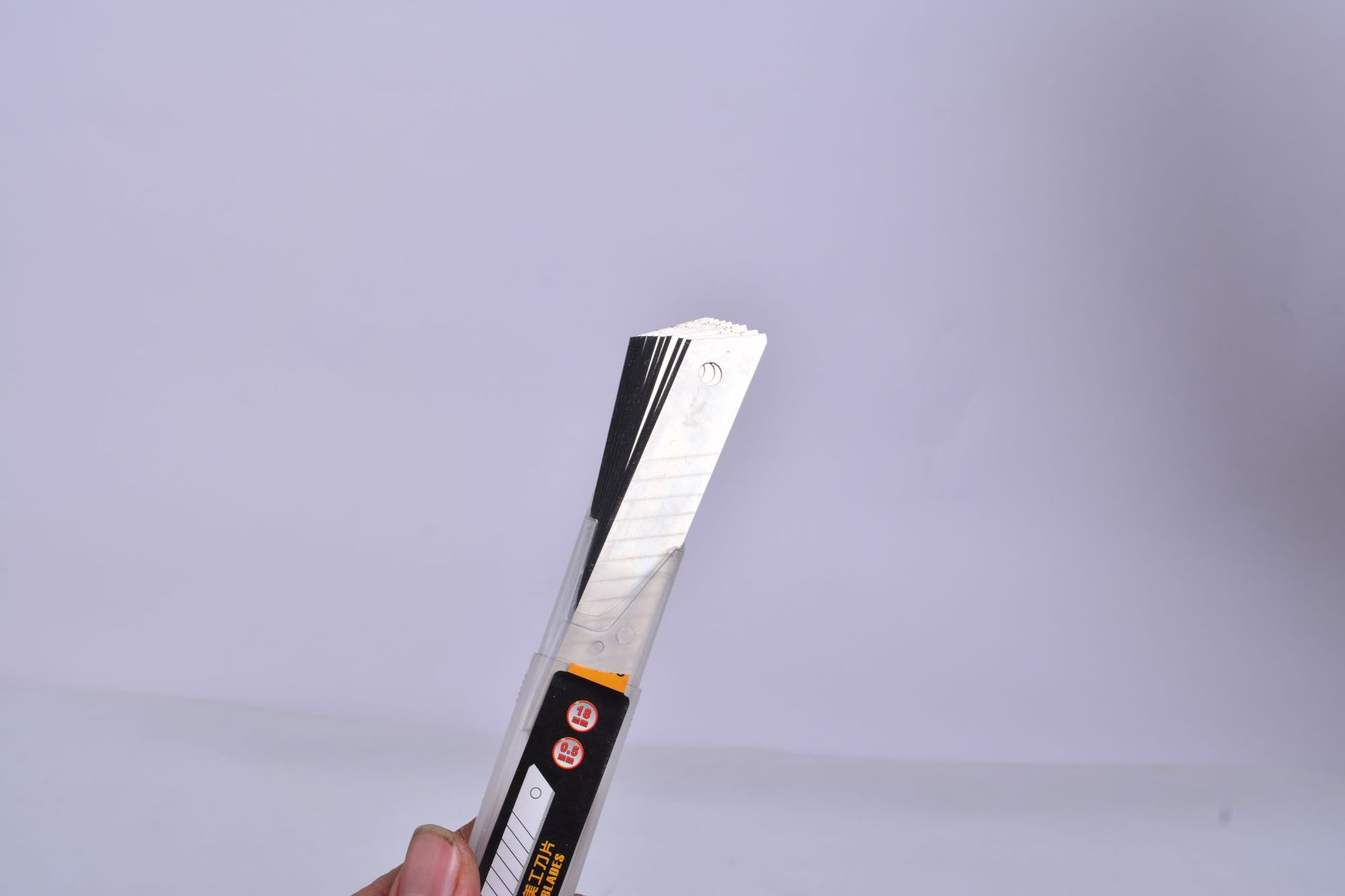 Factory wholesale 18mm large blade, graphic design blade, wallpaper blade, paper cutting blade, unpacking blade, large supply undefined
