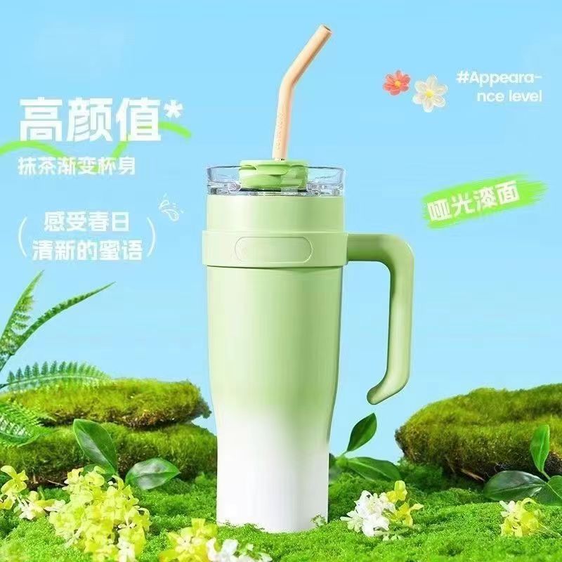 High-appearance-level gradient green insulated cup, 304 stainless steel portable large-capacity straw cup, insulated coffee cup Application Scenario
