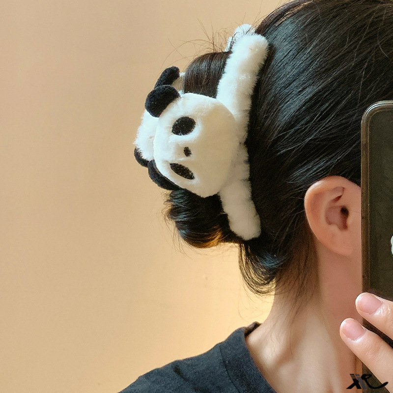 Cute panda plush claw clip, female autumn and winter hair clip at the back of the head, cartoon clip, updo, shark clip, hair accessory and headwear Application Scenario