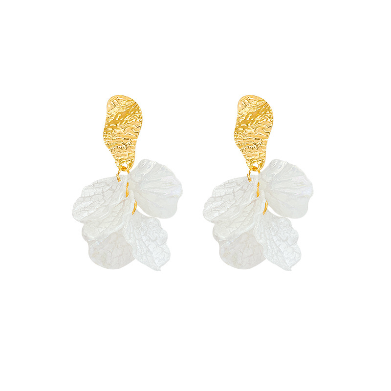 Light luxury, niche and high-end shell flower earrings, fashionable and versatile, elegant petal stud earrings, best-selling internet-famous earrings for women Item Picture