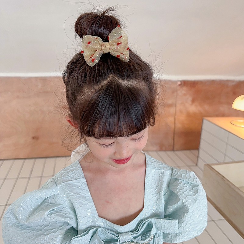 Korean children's bow hair ties, heart-shaped hair bands for little girls with bun heads, and baby elastic bands with high elasticity that won't hurt girls' hair Application Scenario