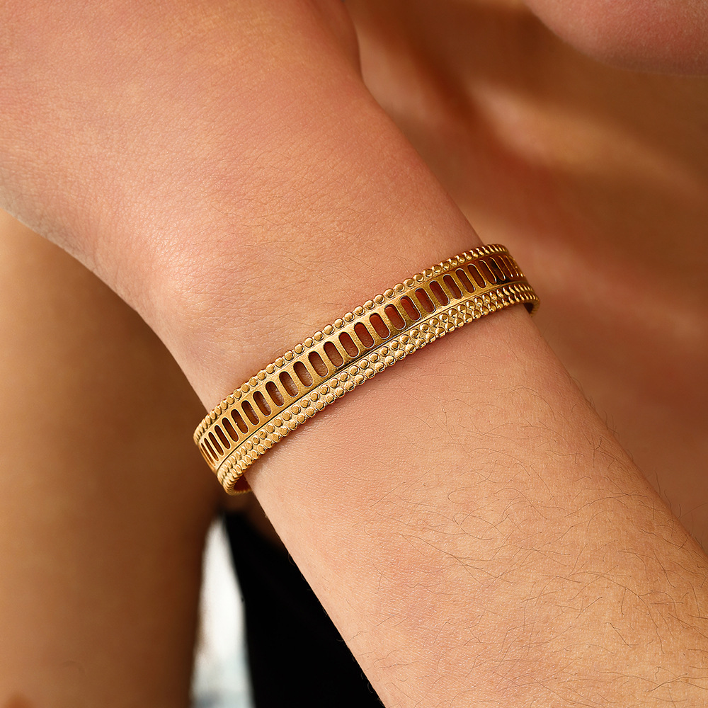 This is a best-selling cross-border jewelry item featuring an original European and American design bracelet with electroplated rose gold and hollowed-out patterns, the same style as Shein Application Scenario