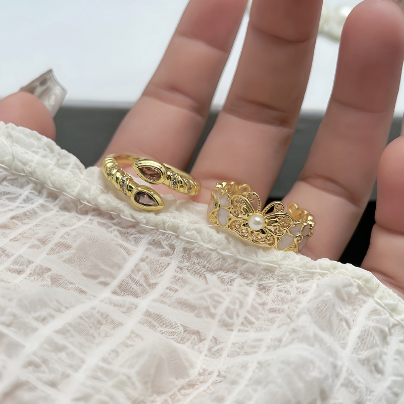 A fashionable mid-style double-stone water-drop zircon geometric open ring for women, a unique hollowed-out butterfly simple and versatile ring Specification drawing