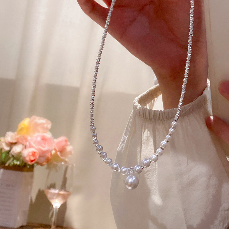 A light luxury, niche silver pearl pendant necklace for women, a French high-end style, versatile and elegant collarbone chain necklace accessory Application Scenario
