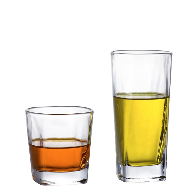 Thick-bottomed square glass cups, simple and transparent water cups for home and commercial use, tea cups, whisky cups, bar beer mugs Application Scenario