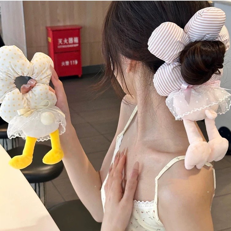 Mickey Pippi's new flower-shaped large intestine hair band for women's autumn and winter, creative bun headband, cute Mickey Mouse hair band polka dots Application Scenario