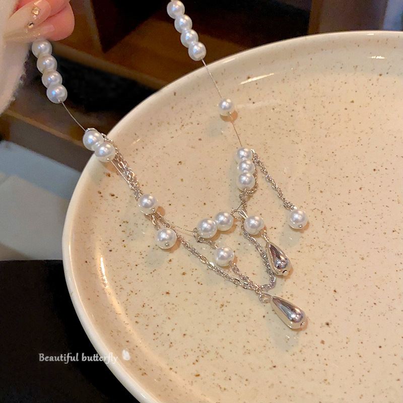 Water drop pearl tassel necklace for women, light luxury and niche style, beaded collarbone chain design sense, French retro accessory Application Scenario