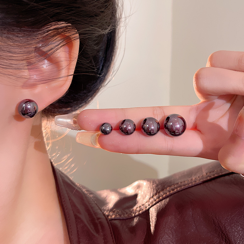 Dazzling purple grape bean pearl stud earrings, retro autumn and winter high-end style earrings, niche and unique light luxury cold style earrings details Picture