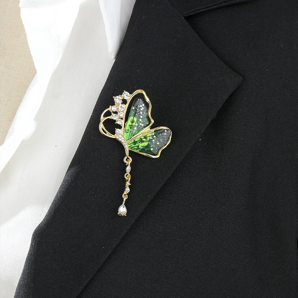 Forest-themed light luxury diamond-encrusted semi-transparent green butterfly brooch, high-end and sweet water drop fashionable and elegant brooch for women Specification drawing