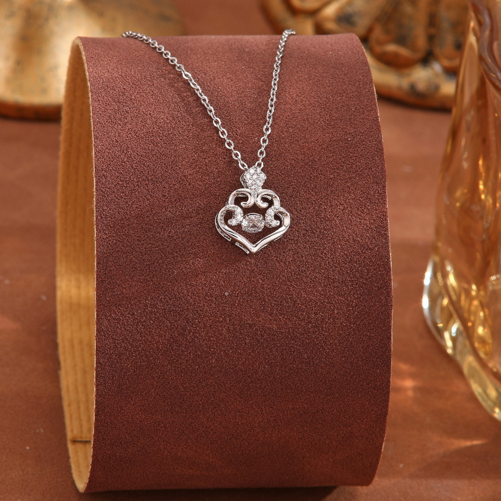 Korean niche design, dynamic necklace, simple and elegant four-leaf clover pendant, collarbone chain, geometric neck chain accessory details Picture