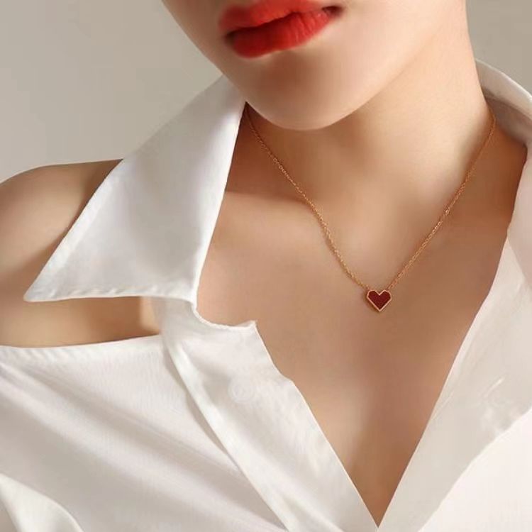 A light luxury style simple geometric small red heart titanium steel necklace with a unique female charm, an ins trendy heart-shaped collarbone chain accessory full figure