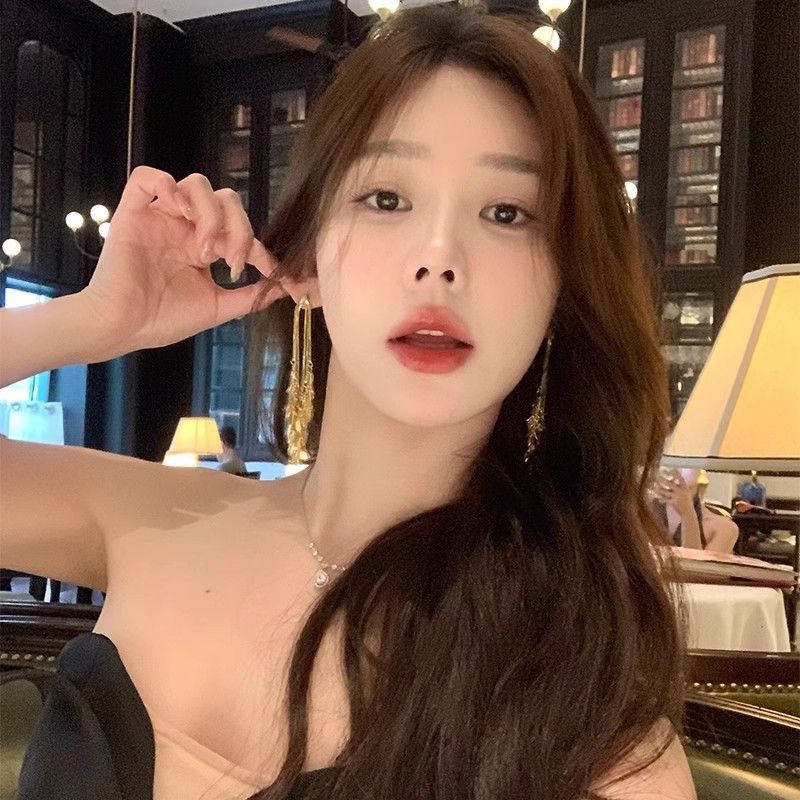 Rich girl ~ Long tassel wheat ear studs, light luxury and high-end style, elegant and grand earrings for women, exquisite ins earrings full figure