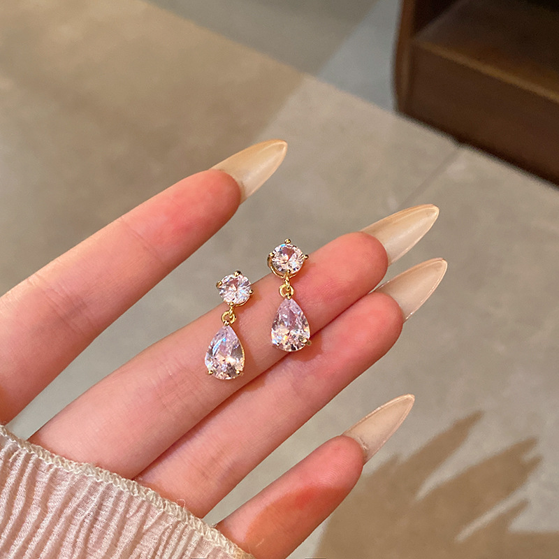 Super Flash Zircon teardrop-shaped earrings for women, a light luxury, niche, high-end look, simple stud earrings, a trendy and popular ear accessory Specification drawing