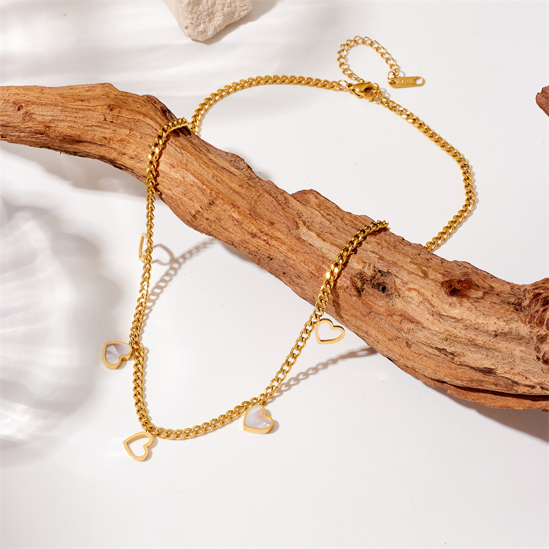 Korean-style simple and fashionable commuting accessories with blank shell hearts, chains, stainless steel jewelry and necklaces details Picture