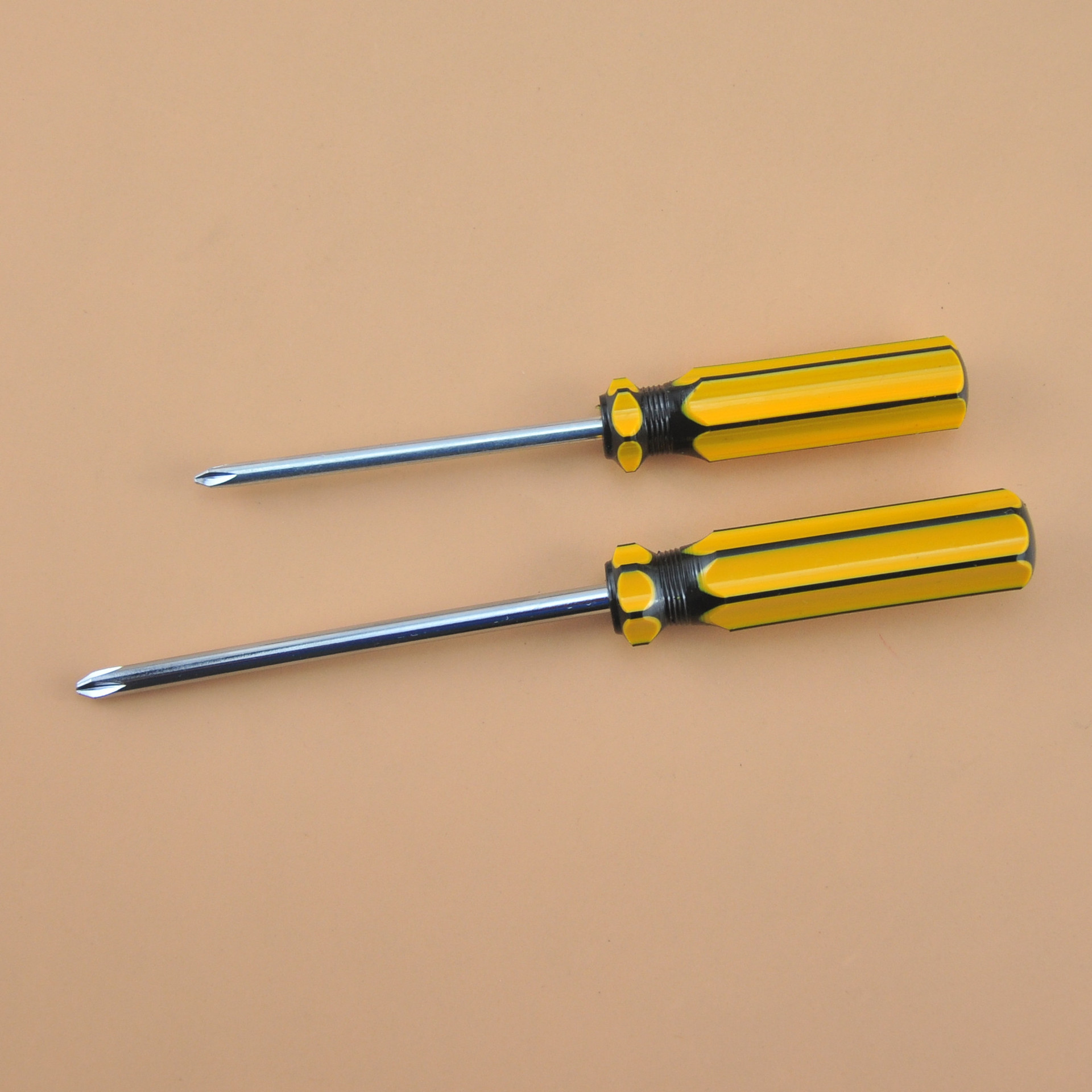 Radish head screwdriver, mini colored bar screwdriver, small screwdriver, cross screwdriver, two-color handle screwdriver, cross Application Scenario