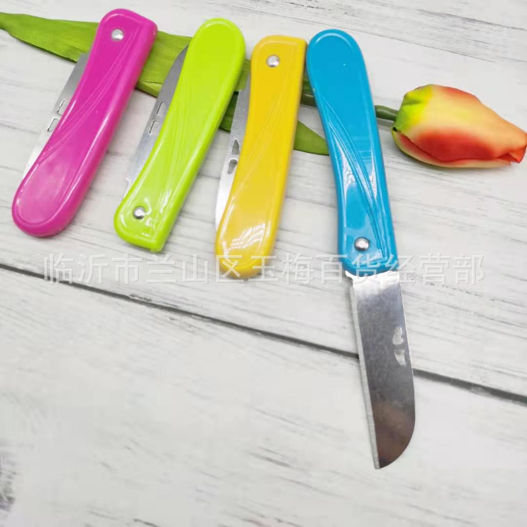 One-yuan store bulk colored folding knives, fruit knives, kitchen knives, one-yuan store wholesale supply Application Scenario