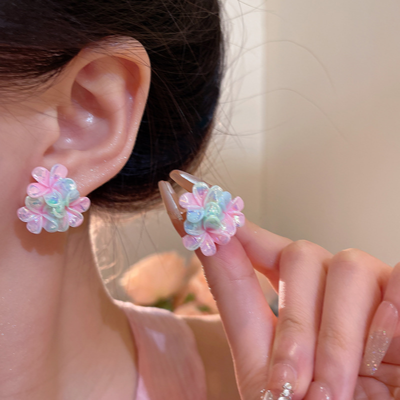 Gradient rendering colored acrylic flower earrings, a unique and fresh female forest-themed fashion stud, are popular earrings on the Internet details Picture