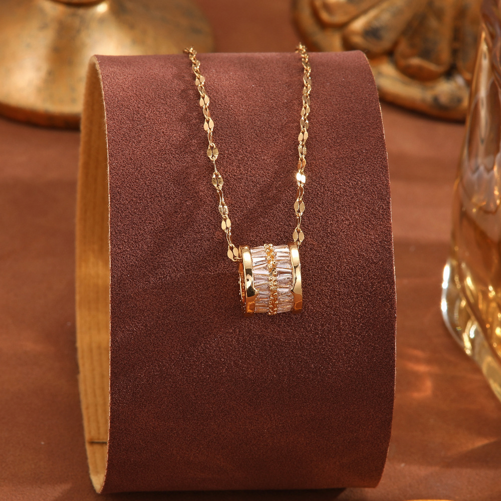 Large water-drop zircon pendant, Korean high-end titanium steel necklace, feminine, fashionable, individual and niche collarbone chain trend details Picture