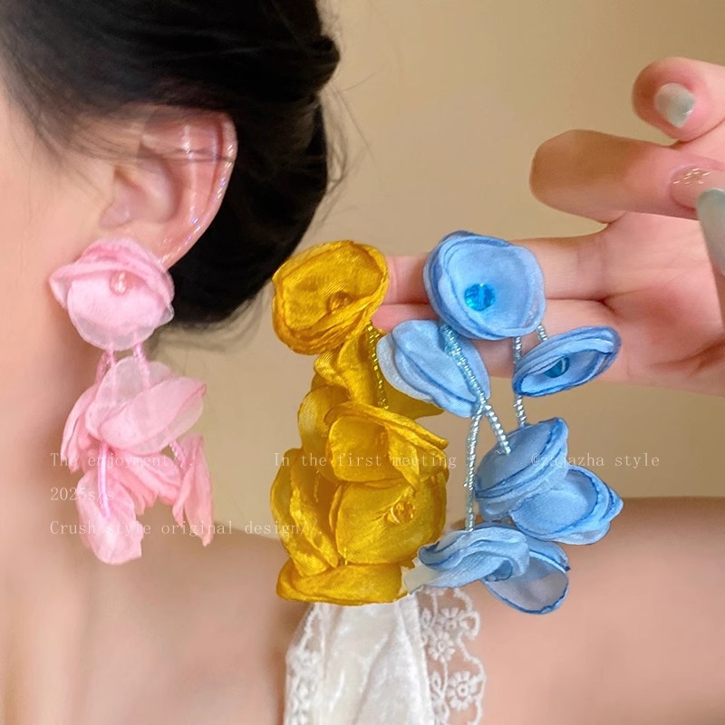 Yellow flower tassel earrings for women, 2025 new seaside vacation style earrings, fashionable, exaggerated and face-enhancing small earrings full figure