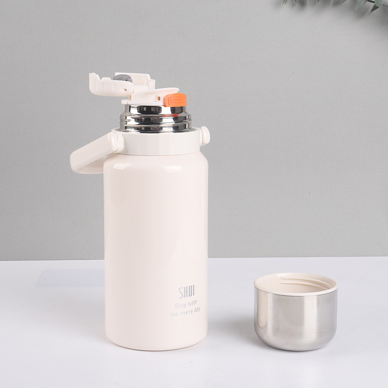 Large-capacity insulated cup, 316 stainless steel insulated pot, tea and water separation, household teapot, portable handle water bottle Application Scenario