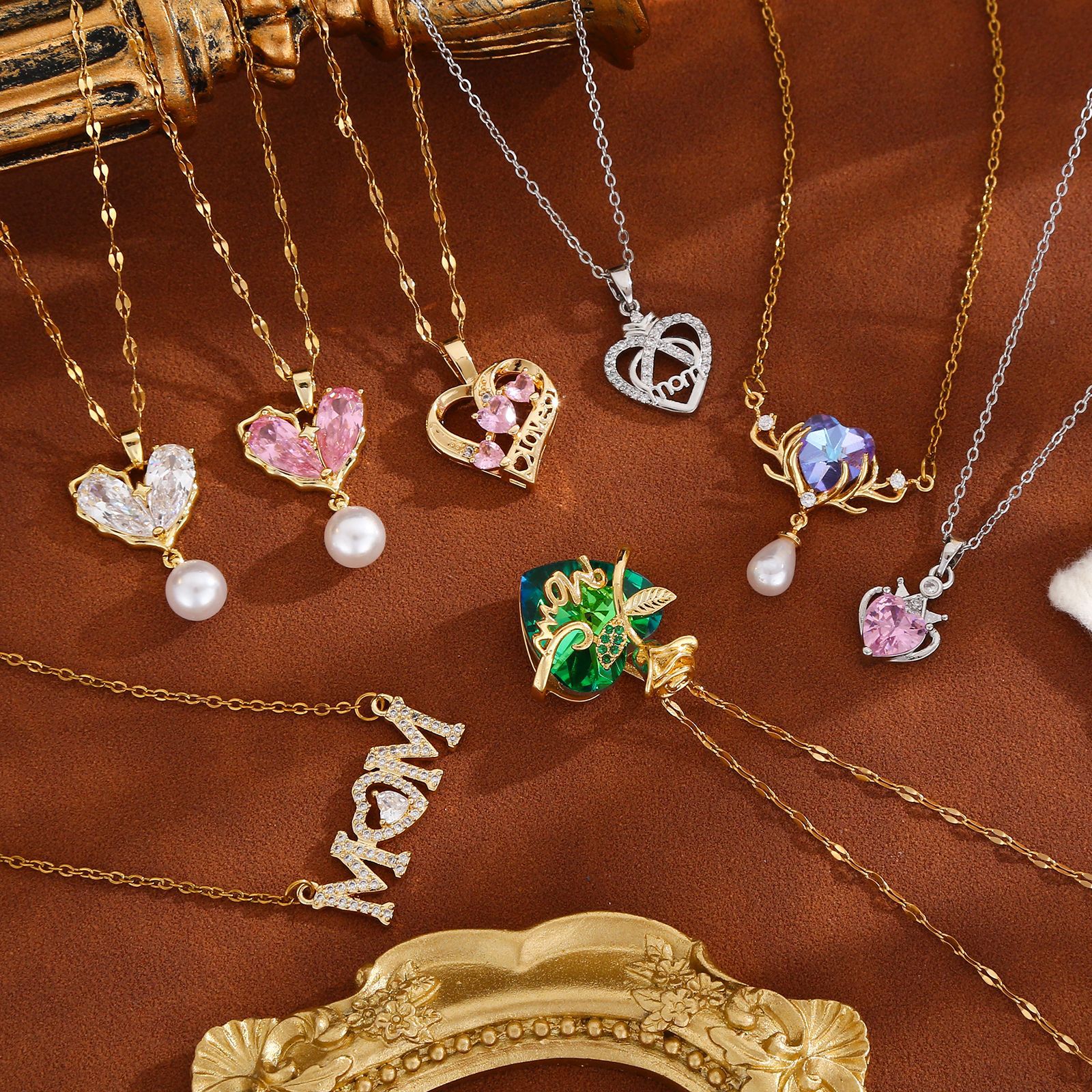 The new cross-border mom heart-shaped engraved micro-inlaid zirconium necklace is a simple and elegant Mother's Day gift Specification drawing