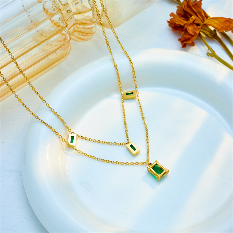 European and American cross-border fashion, retro, simple and niche emerald square pendant, multi-layer collarbone chain, elegant and versatile necklace details Picture