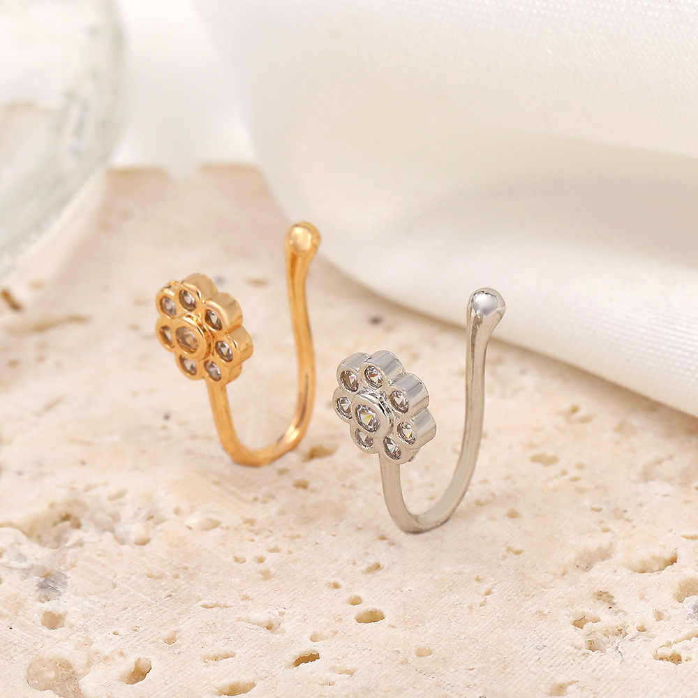 A popular flower-shaped zircon nose ring in Europe and America, a metal U-shaped micro-inlaid non-perforated nose stud, and a simple puncture accessory for export details Picture