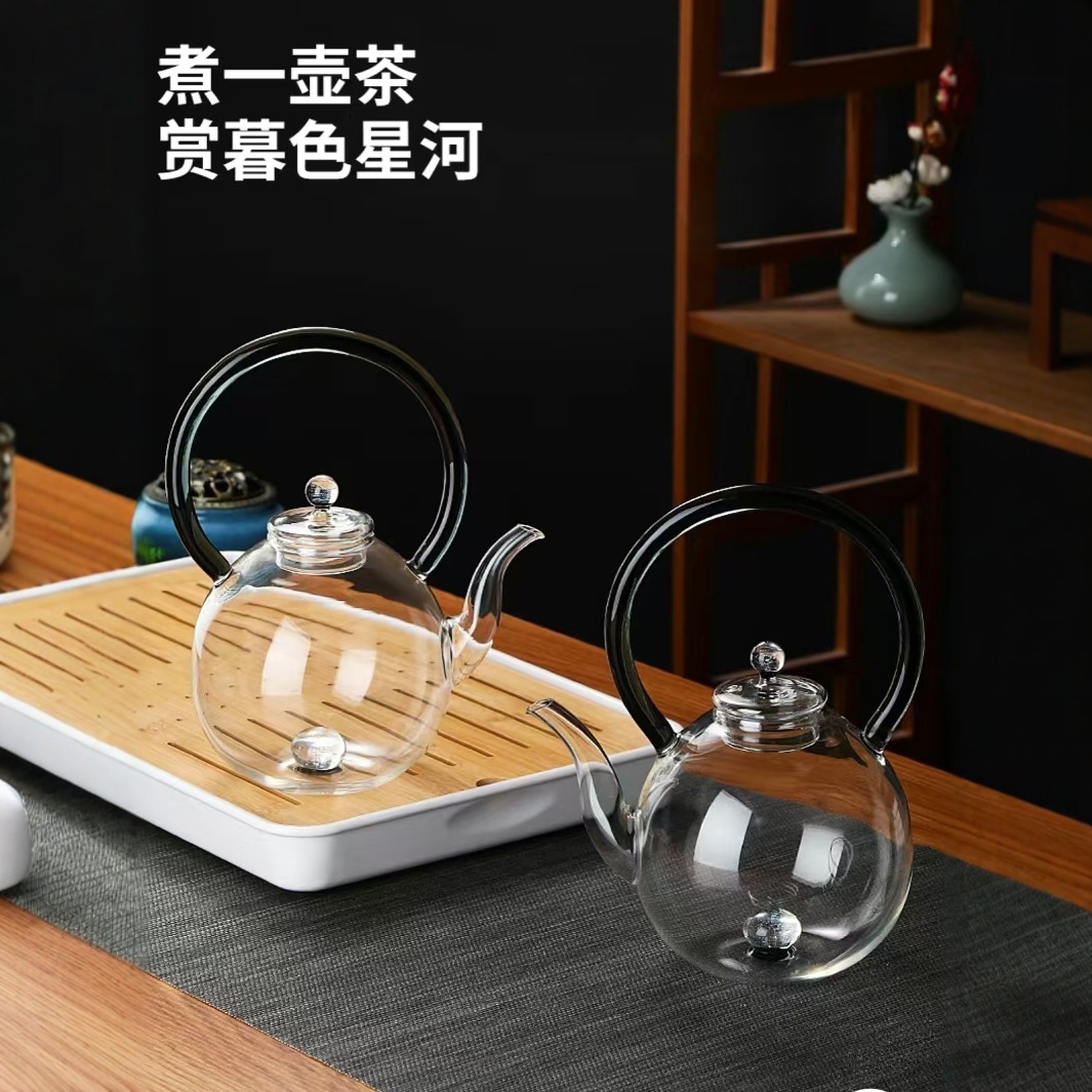 This is a light luxury handcrafted heat-resistant glass starry sky teapot that can be heated by an electric ceramic stove. It is a Taiwanese galaxy starry sky glass teapot full figure