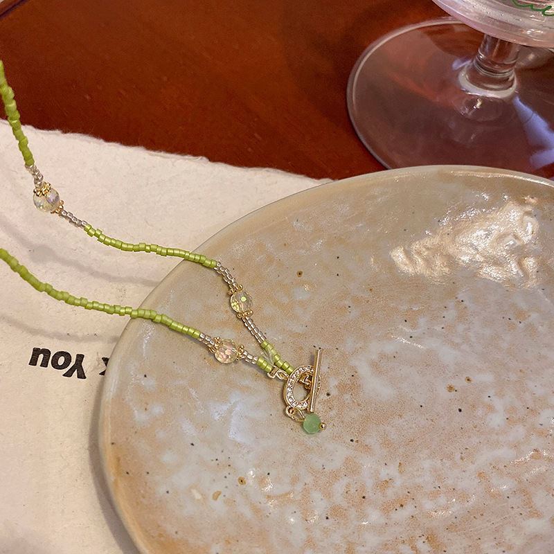 An InS-style fashionable and fresh colorful beaded necklace with a light luxury and niche design sense, a popular collarbone chain accessory Application Scenario