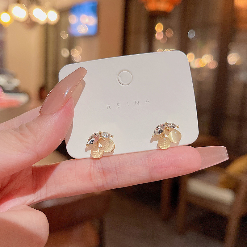 Mini and compact cherry earrings, simple and exquisite zirconium stud earrings from Japan and South Korea, sweet and elegant, wholesale of internet-famous earrings full figure