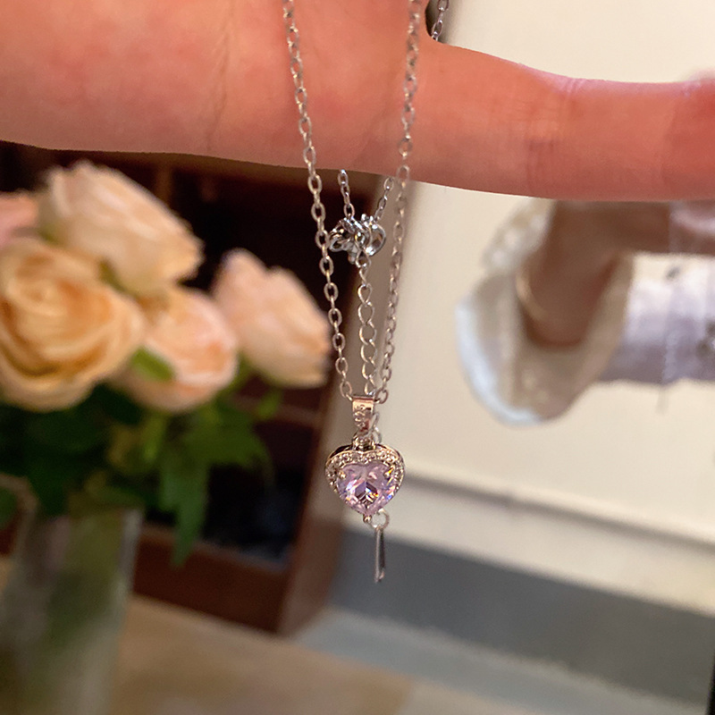 Zirconia love micro-inlaid titanium steel necklace, a fashionable, light luxury, niche and high-end women's collarbone chain, a popular neckchain accessory Specification drawing