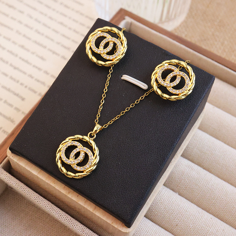 Korean-style high-end and elegant double-ring full diamond titanium steel necklace stud set, fashionable and versatile full diamond collarbone chain accessory details Picture