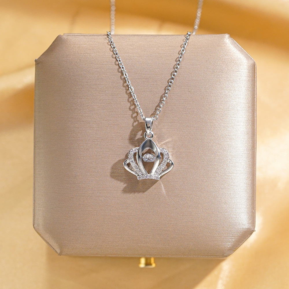 A new, dynamic crown pendant titanium steel necklace from Japan and South Korea, a niche, light luxury full-diamond collarbone chain for women on Instagram, a popular accessory full figure