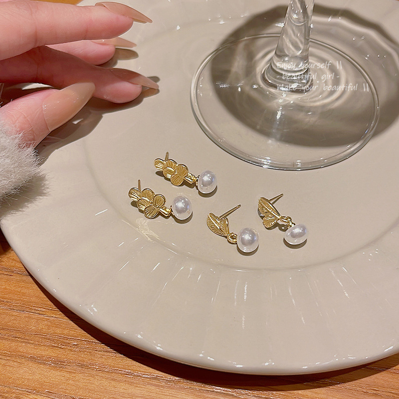 S925 Silver Needle Korean fresh and delicate leaf pearl Earrings, a high-end design for women, versatile and elegant stud earrings Application Scenario