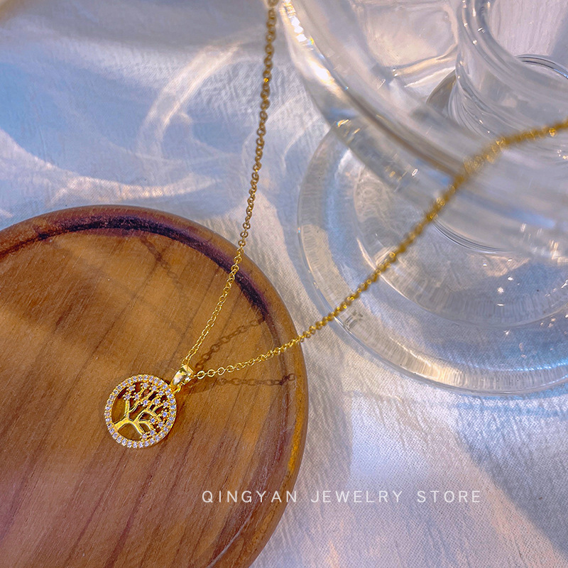 Korean-style fashionable design Life tree pendant titanium steel necklace, niche style, versatile collarbone chain, internet-famous accessory Application Scenario