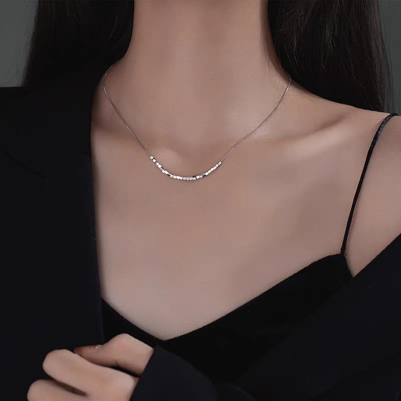 Ins-style pearl necklace, versatile and niche design, high-end and light luxury collarbone chain, heart-shaped pendant accessory wholesale Specification drawing