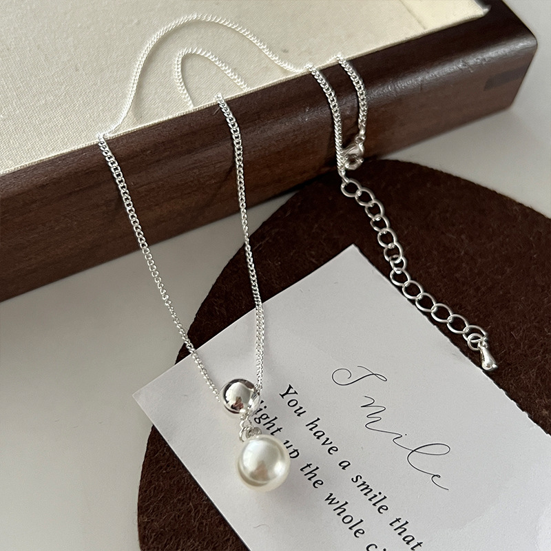 Silver-white double-layer pearl pendant necklace, a light luxury and ladylike high-end French sweater chain, a versatile and elegant accessory full figure