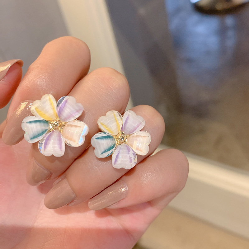Forest-themed, fresh and colorful acrylic flower earrings, fashionable and elegant for women. Colorful petal stud earrings, a popular earpiece Specification drawing
